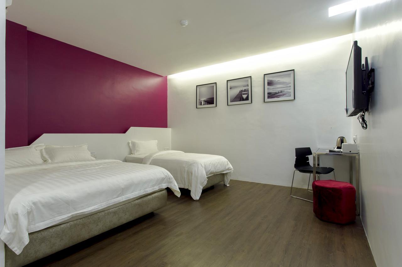 Aloha Hotel SDN BHD Pontian Kecil Buitenkant foto
