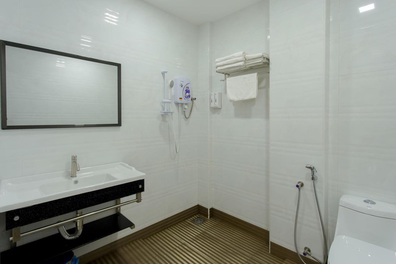 Aloha Hotel SDN BHD Pontian Kecil Buitenkant foto
