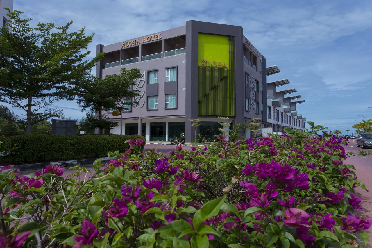Aloha Hotel SDN BHD Pontian Kecil Buitenkant foto