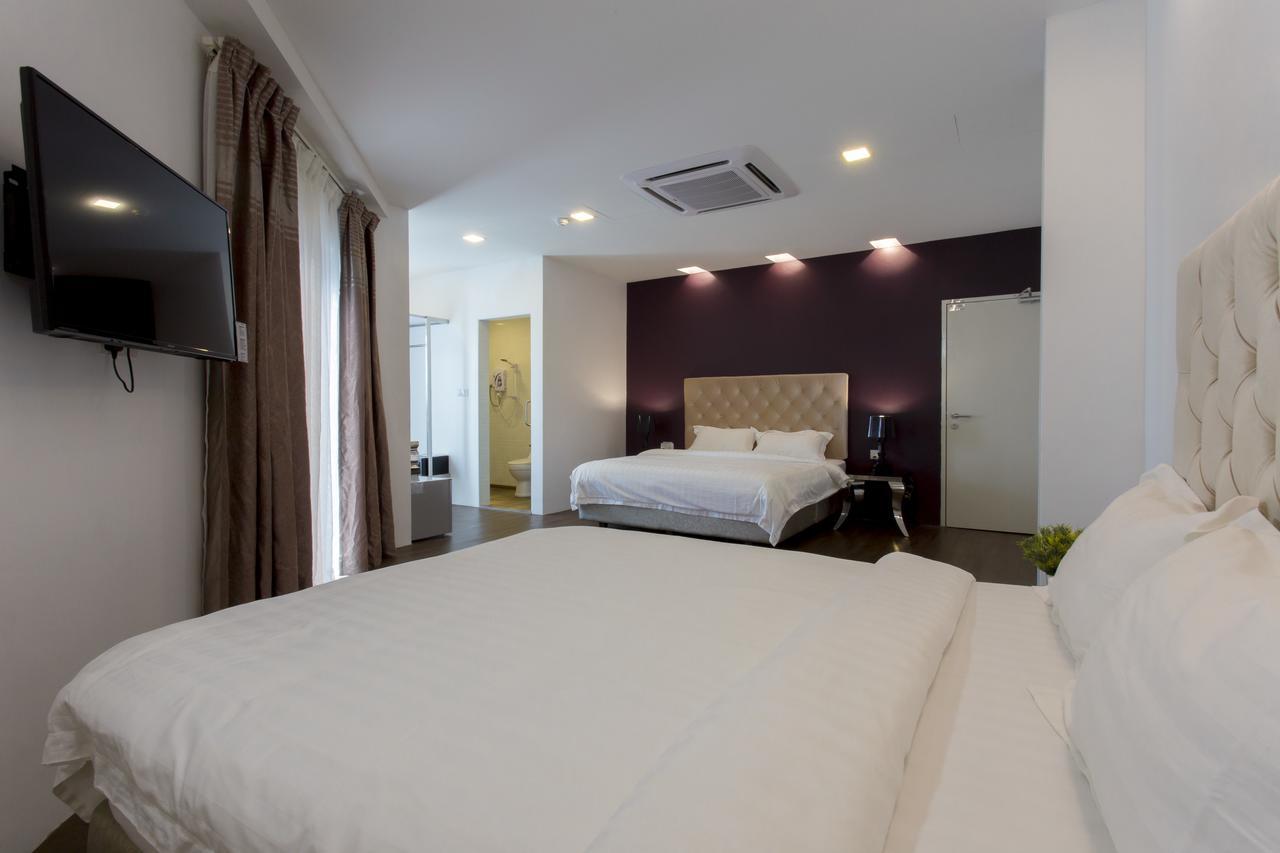 Aloha Hotel SDN BHD Pontian Kecil Buitenkant foto