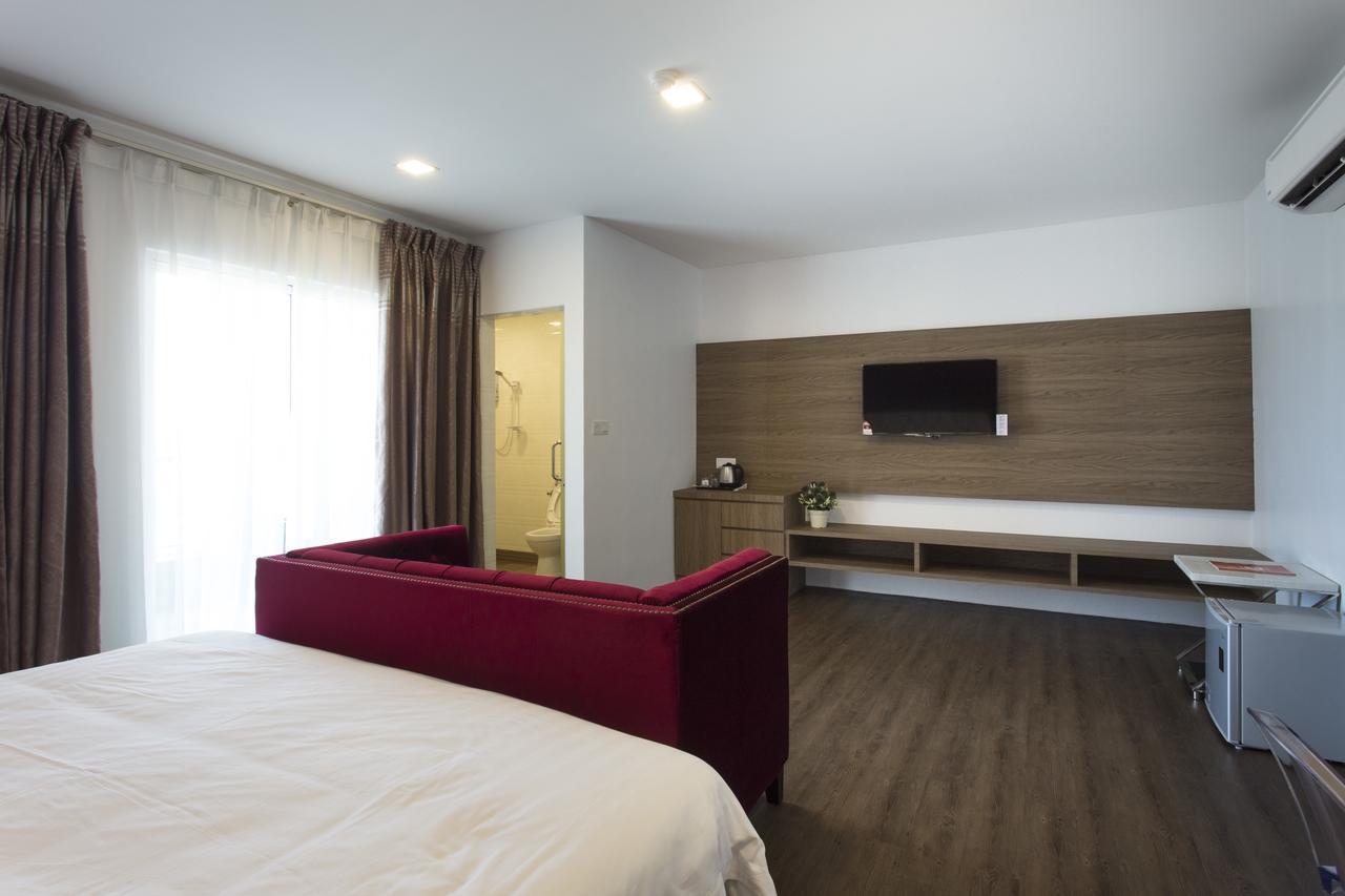 Aloha Hotel SDN BHD Pontian Kecil Buitenkant foto