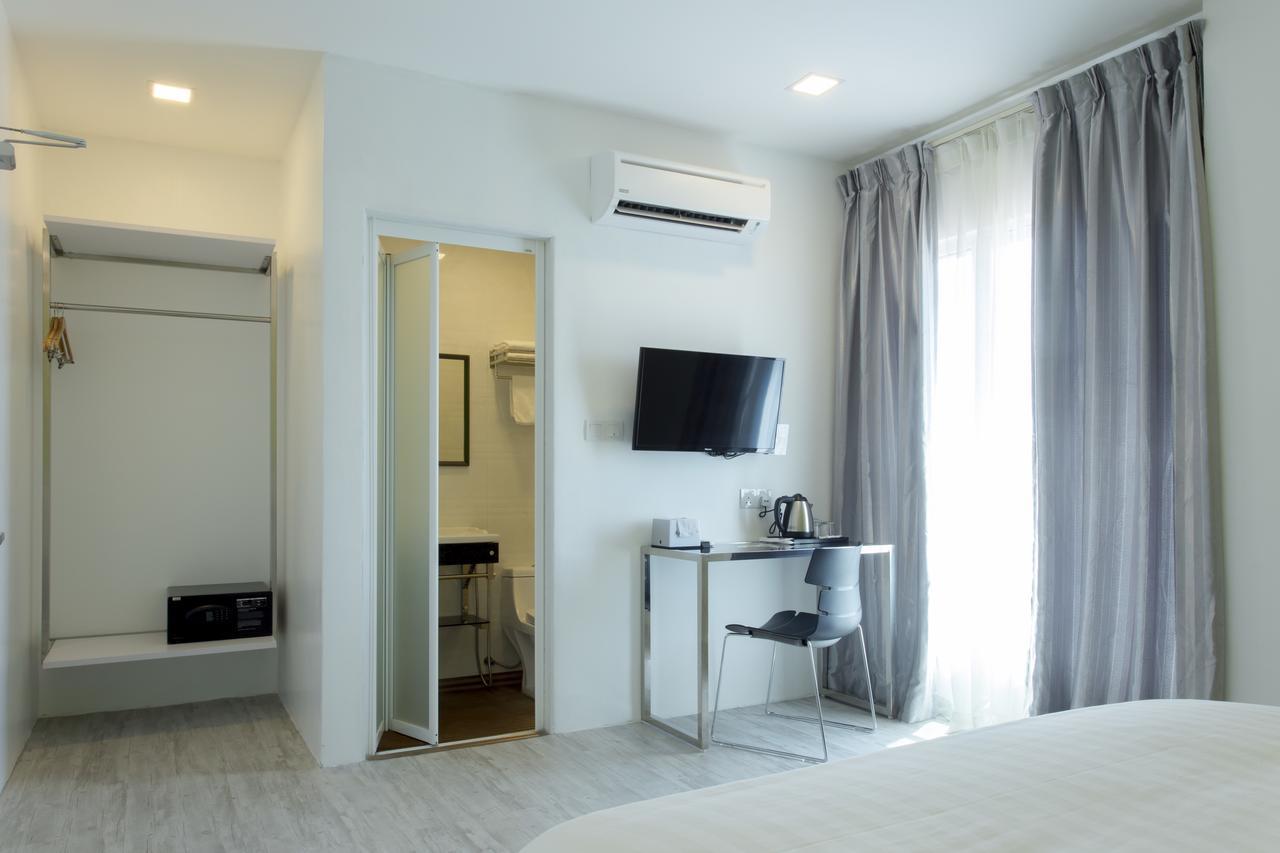 Aloha Hotel SDN BHD Pontian Kecil Buitenkant foto