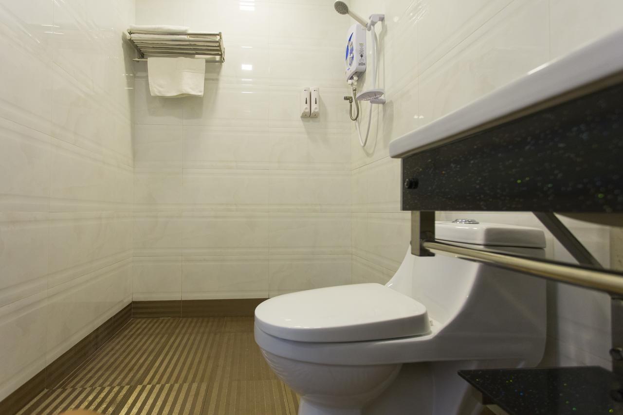 Aloha Hotel SDN BHD Pontian Kecil Buitenkant foto